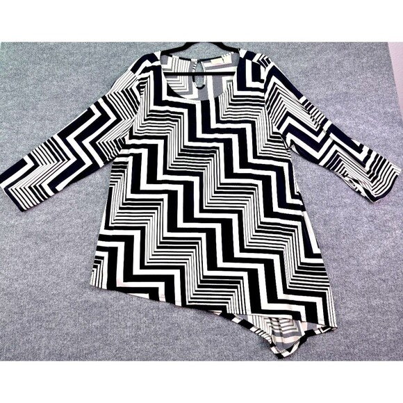 Chico's Tops - Chicos 3 Black White Geometric Asymmetrical Tunic Top 3/4 Sleeve Stretch